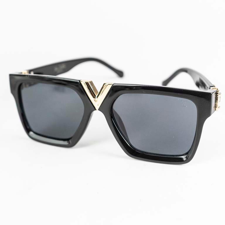 Lote siguiente: Lentes de sol imitación Louis Vuitton