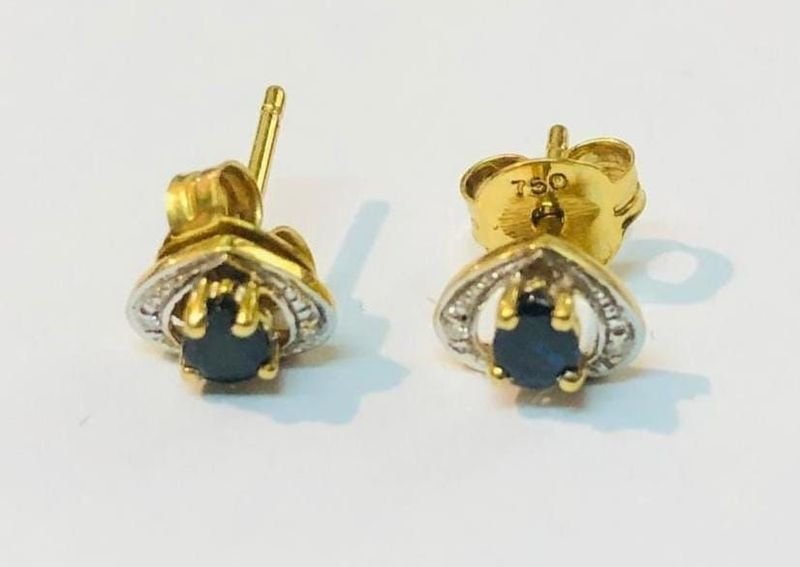 Anillo y caravanas de oro 18k con brillantes y zafiro azul - imagen 3