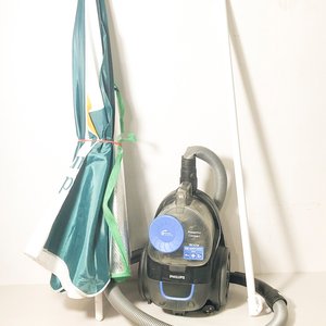 Sombrilla Punta Shopping, Esterilla y Aspiradora Philips PowerPro Compact - imagen 2
