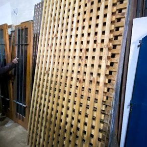 Lote siguiente: Cinco Rejillas de Madera Pino: Varias Medidas