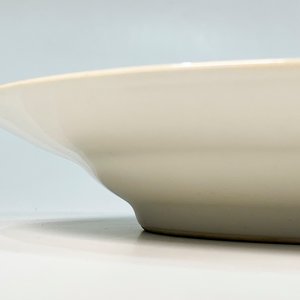 Plato Hondo de Porcelana Limoges con Flores y Guarda Dorada - imagen 3