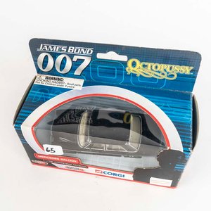 Auto Mecedes Saloon de la película de James Bond Octopussy escala 1/36 colección Corgi en su caja original. - imagen 2