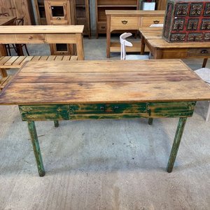 Mesa de campo primitiva en pino brasil c/ 1 cajon patas laqueadas 1,56 x 0,80 x 0,78 alto - imagen 3