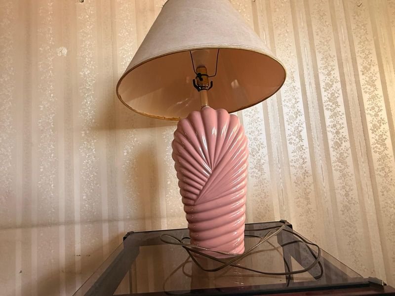 Lámpara de Mesa Torneada Rosa Estilo Moderno