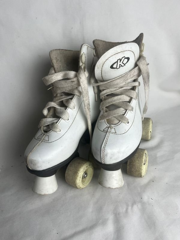 Patines de Ruedas Blancas con Ruedas Negras - imagen 2
