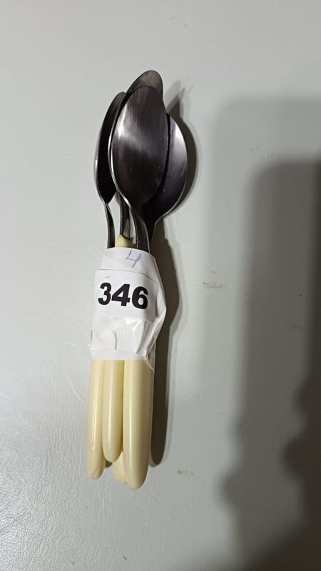 Juego de Cucharas con Mangos Marfil