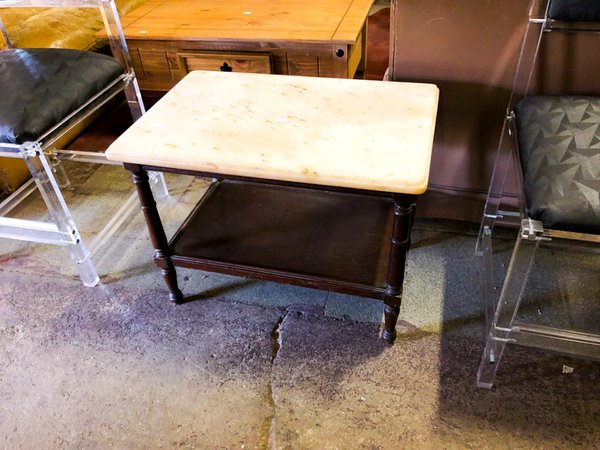 Mesa Auxiliar Antigua con Tapa de Mármol y Estante Inferior