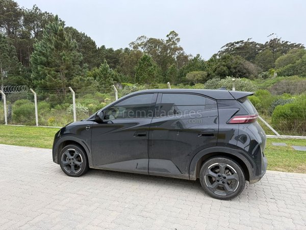 Auto Negro y Auto Gris en Venta - imagen 1