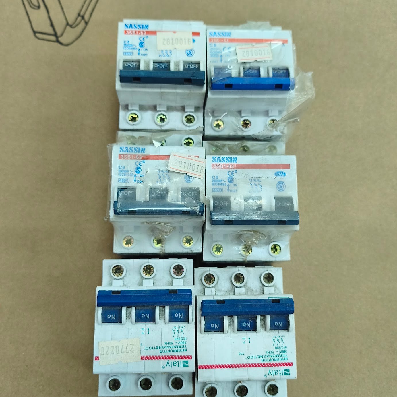 Lote de 6 Llaves Térmicas Tripolares Sassin para Tableros Eléctricos