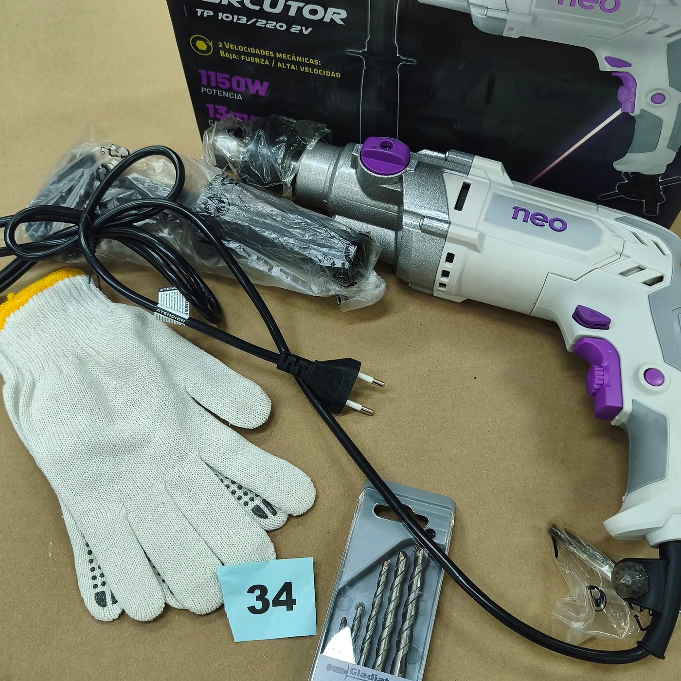 Taladro Percutor Neo con Accesorios y Guantes