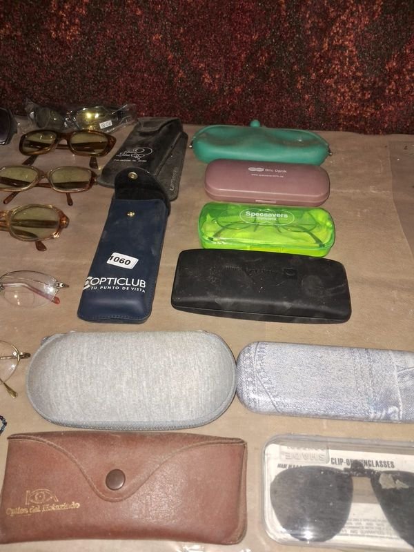 Lentes y estuches para lentes en gran lote - imagen 3