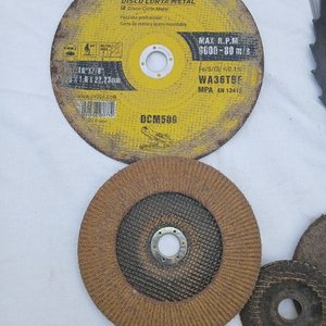 Lote de 10 Discos para Madera y Metal, Cepillos y Sierras - imagen 4
