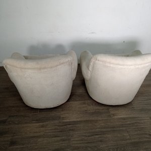 Par de Sillones Tapizados Beige con Detalles de Suciedad - imagen 4
