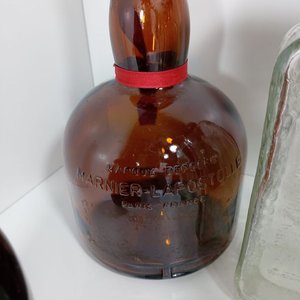 Lote de Botellas Variadas: Coca-Cola, Marnier Lapostolle y Más - imagen 4