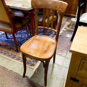 Mesa de Luz Rústica de Madera y Silla Estilo Thonet - imagen 2