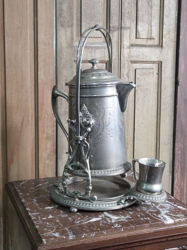Chocolatera Antigua WMF de Metal Plateado con Taza y Soporte - imagen 1