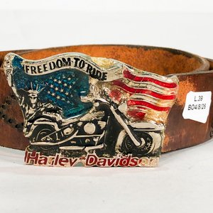 Dos Cinturones Harley Davidson de Cuero con Hebillas Distintivas - imagen 2
