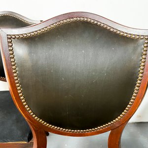 Juego de 4 Sillas Estilo Inglés Modernas Tapizadas en Pana y Cuero Negro con Tachas de Bronce - imagen 2