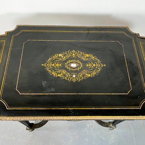 Mesa Napoleón III Ebonizada con Bronce y Cajón - imagen 2