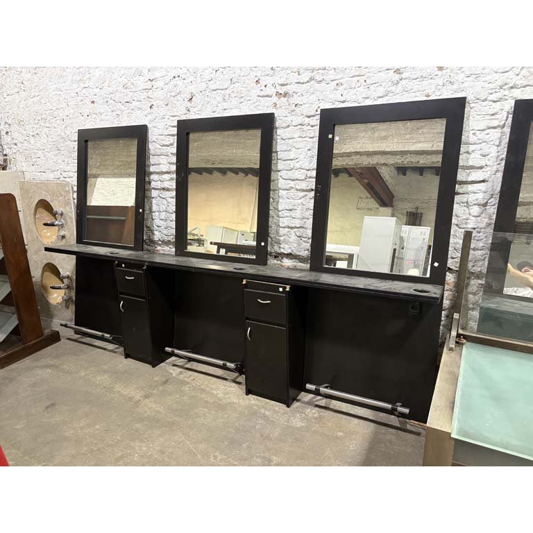 Lote anterior: Mueble de peluquería de 3 espejos y 2 cajoneras