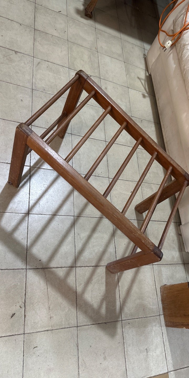 Lote siguiente: Base ratona de madera