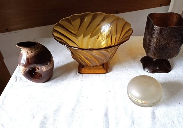 Centro de Mesa y Florero de Vidrio Ámbar y Cerámica - imagen 1