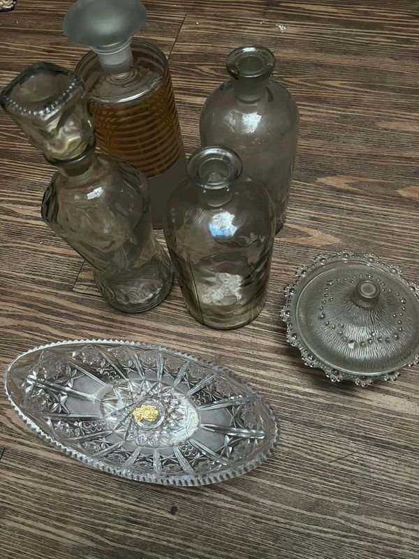 Vajilla de cristal con decanters y platos - imagen 6