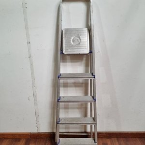 Lote anterior: Escalera Plegable con Plataforma SBA - Aluminio Plateado 110 cm