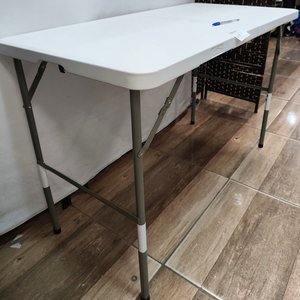 Mesa Plegable Blanca de PVC para Exterior con Estructura Metálica - imagen 3