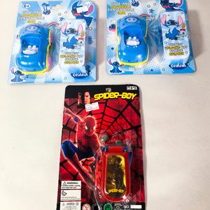 Lote Infantil: Rodilleras, Coderas, Mamaderas, Autos de Juguete y Auriculares de Batman - imagen 4