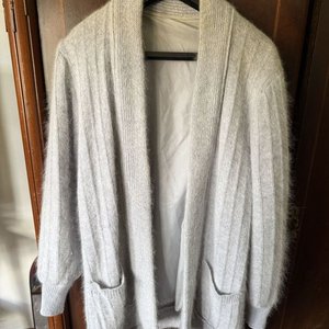 Cardigan Largo Gris Suave Talle XL con Cuello Solapa y Bolsillos - imagen 5