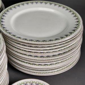Conjunto de 42 piezas de porcelana Limoges: platos hondos, llanos, medianos y chicos - imagen 7