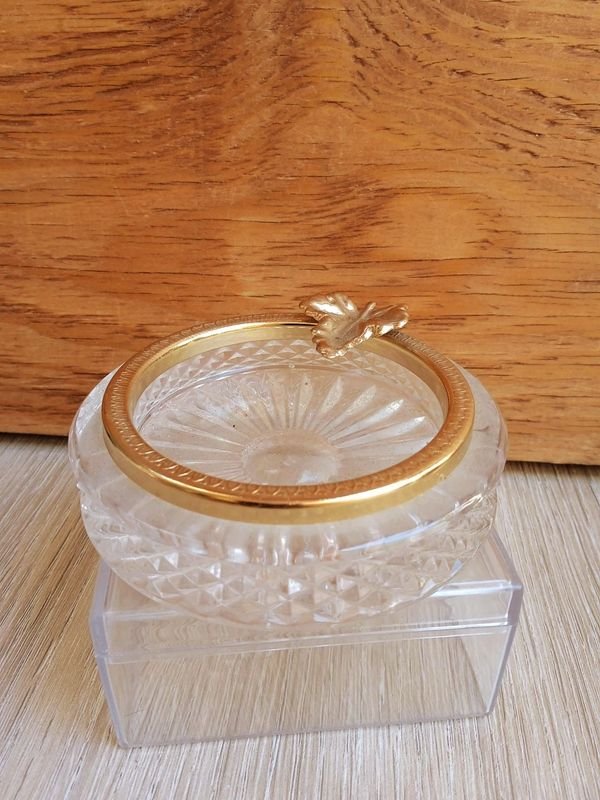 Lote anterior: Cenicero en Cristal con Corte de Diamante y Guarda de Bronce