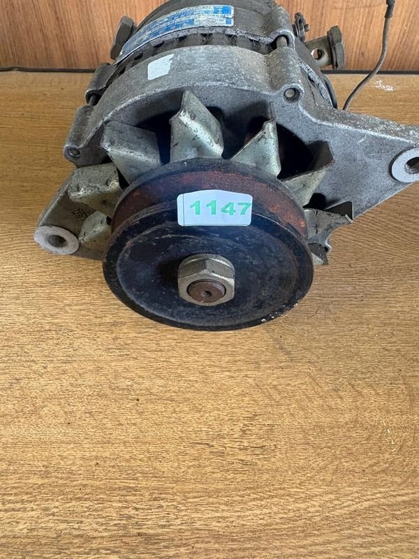 Alternador Automotriz con Polea y Soportes