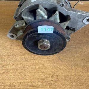 Alternador Automotriz con Polea y Soportes - imagen 1