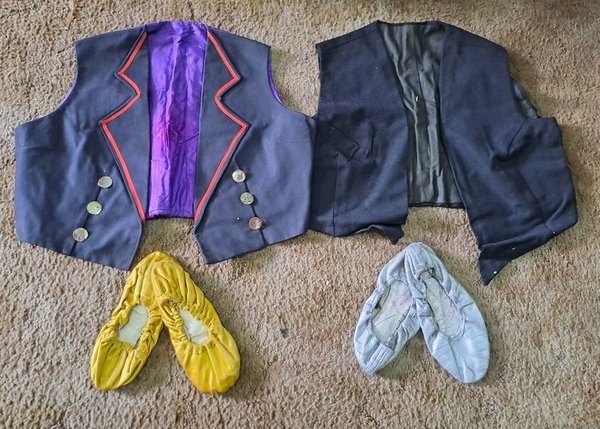 Chaquetas y zapatos de baile estilo bolero, piezas antiguas - imagen 1