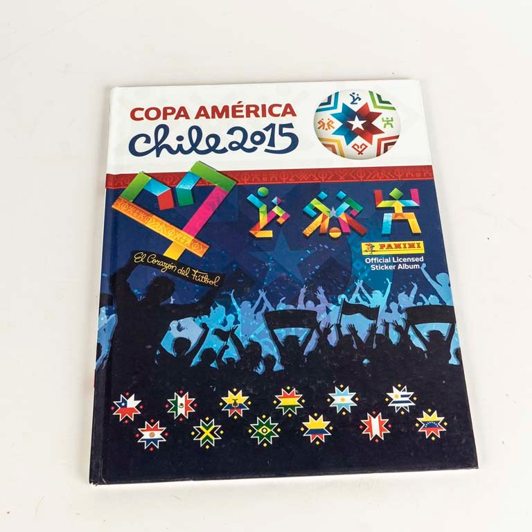 Álbum de figuritas Copa América Chile 2015 de tapa dura colección PANINI vacío.