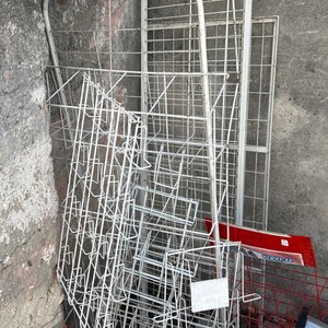 Lote anterior: Exhibidores Metálicos Blancos para Comercio