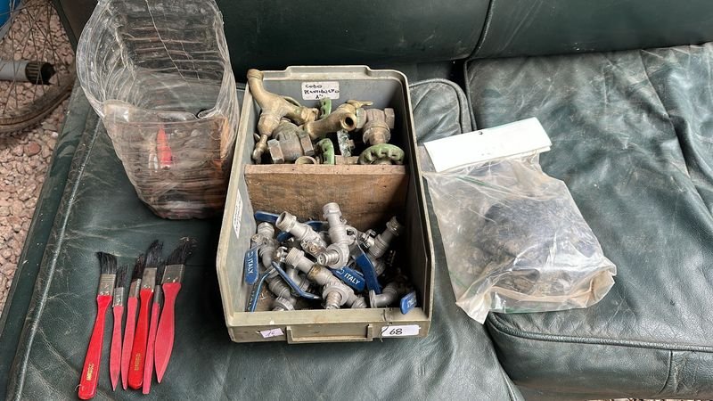 Caja de herramientas y accesorios para la construcción - imagen 2