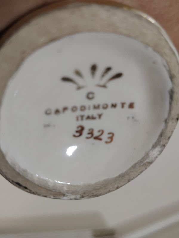 Antigua jarra o florero Italiano Capodimonte, sellado y numerado - imagen 5