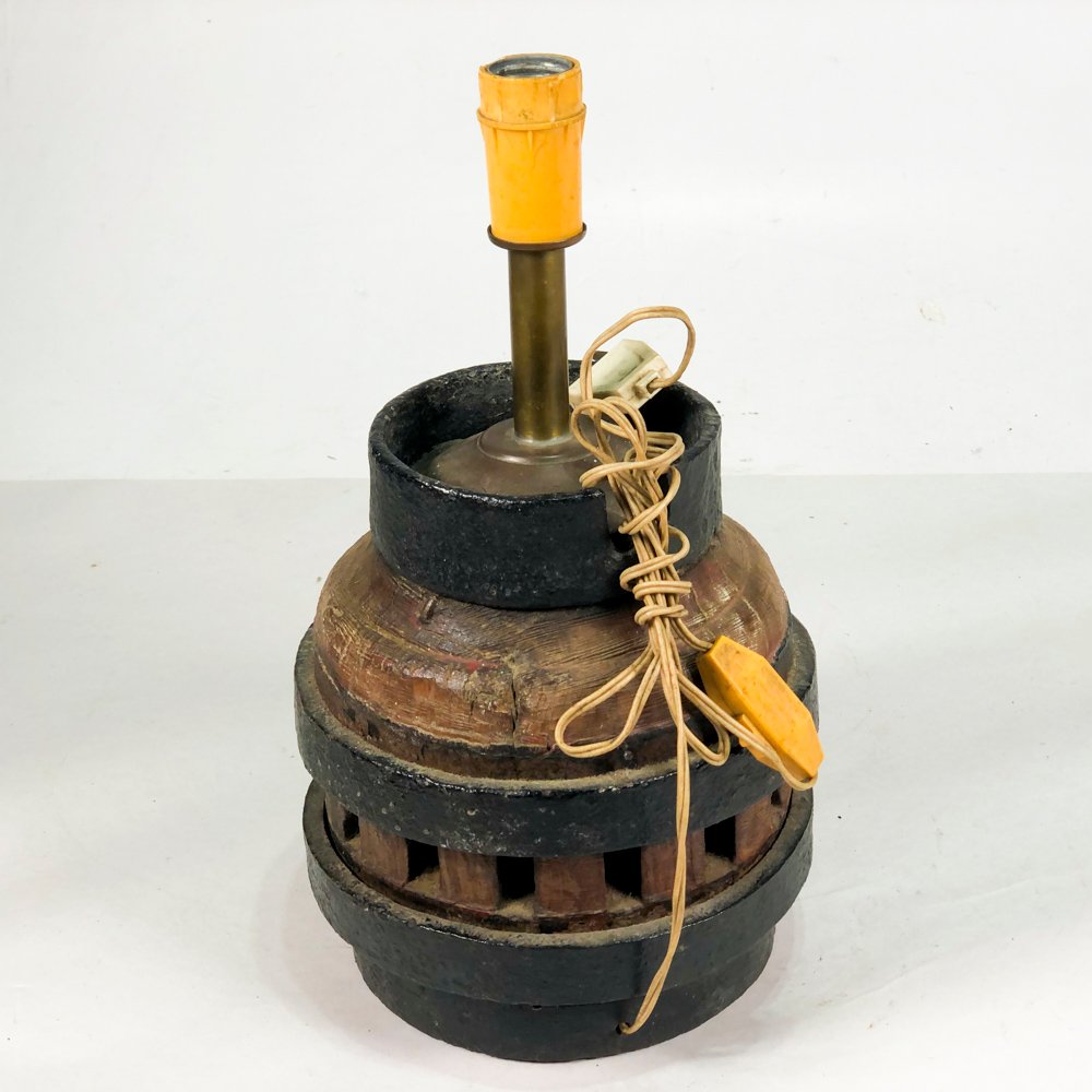 Lámpara de sobremesa tipo rueda de carro - imagen 2