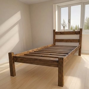 Lote siguiente: Cama de Una Plaza en Pino Barnizado Color Nogal