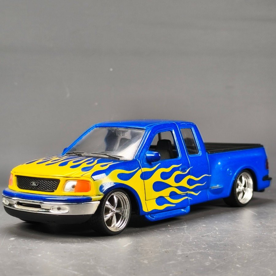 Item 17698 - Image 0