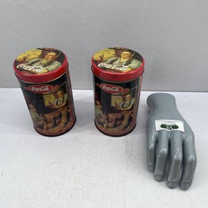Lote siguiente: 2 Latas de Coca-Cola Vintage con Tapa
