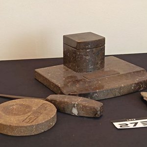 Lote siguiente: Antiguo Tintero de Escritorio con Abrecartas y Pisa Papel en Mármol Jaspeado