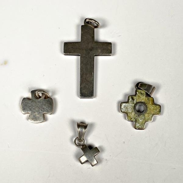 Lote de Cuatro Cruces de Plata Diferentes - imagen 1