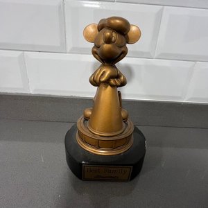 Estatuilla Mickey Mouse Hollywood Studios "Best Family" Dorada - imagen 5