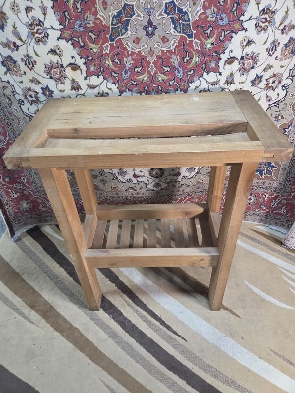 Lote siguiente: Mesa de trabajo en madera de alta calidad