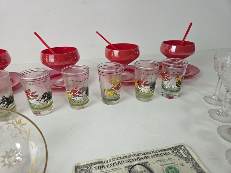 Colección de cristal y oro, fruteras y copias para licor - imagen 6
