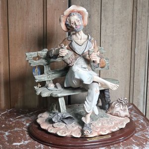 Lote siguiente: Figura de Cerámica Italiana Firmada "Carinzione"
